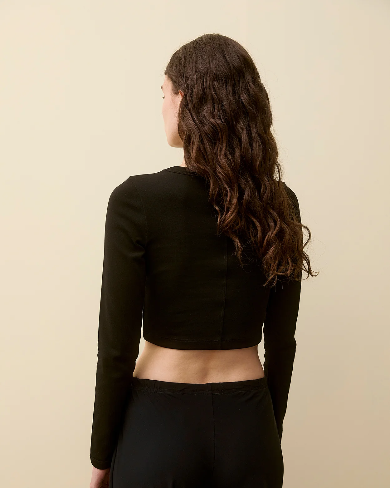 897-max-crop-black-3.webp MAX CROP | Black